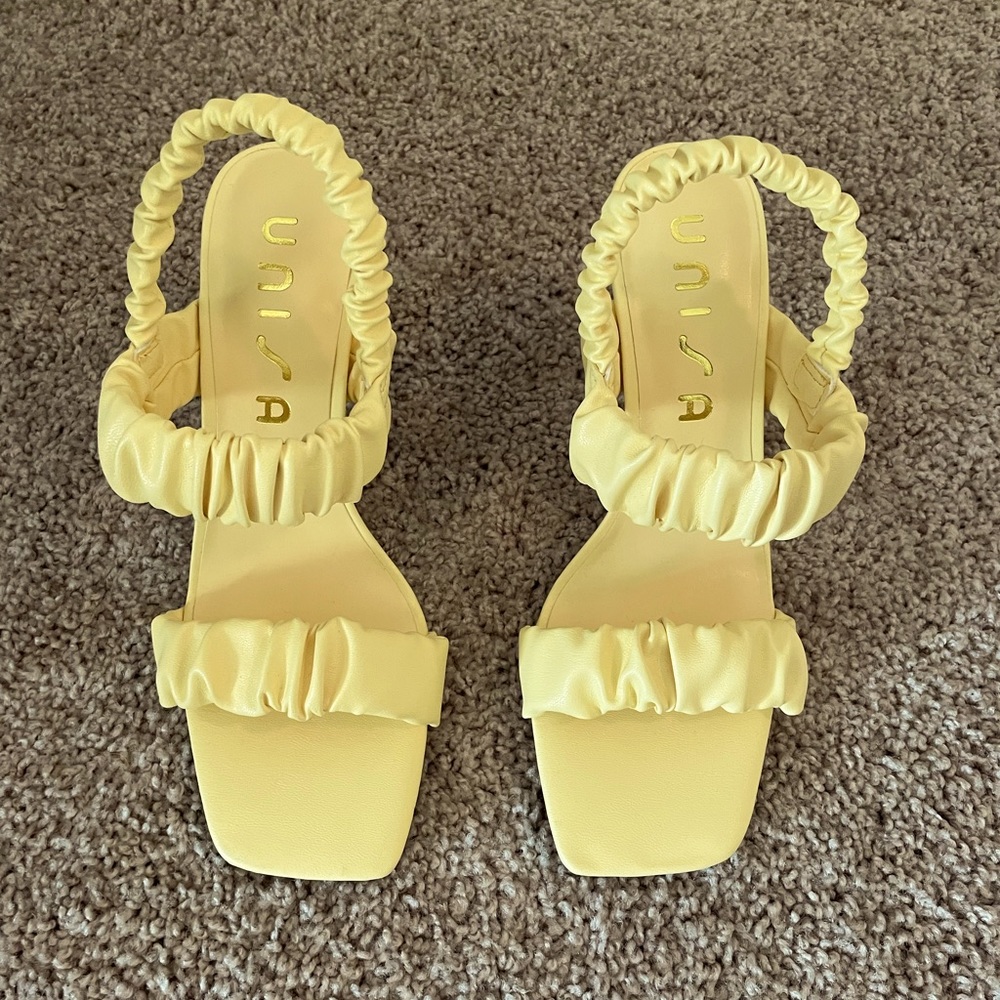 Unisa- Yellow pastel heeled sandal. Size 6.5